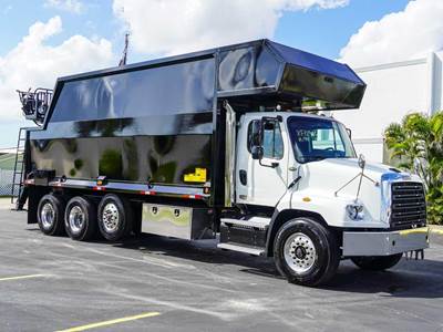 Freightliner 114SD Grapple Truck