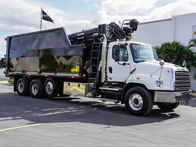 Freightliner 114SD Grapple Truck