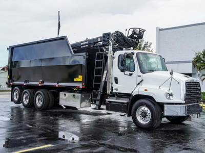 Freightliner 114SD Grapple Truck