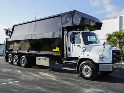 Freightliner 114SD Grapple Truck