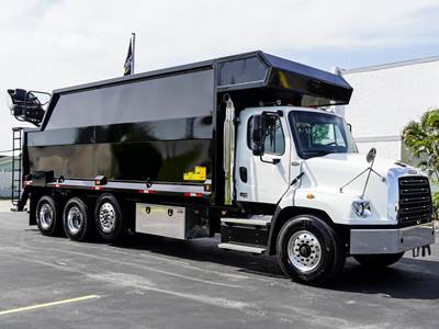 Freightliner 114SD Grapple Truck