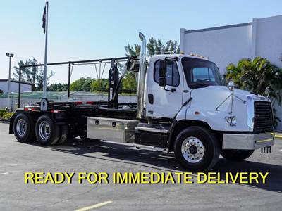 Freightliner 114SD Hooklift Truck