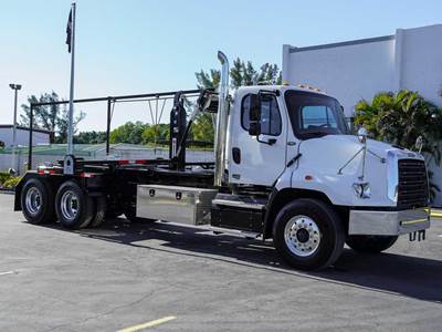 Freightliner 114SD Hooklift Truck