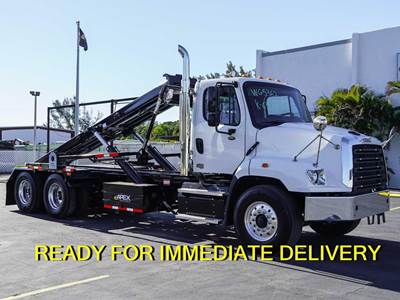 Freightliner 114SD Roll Off Truck