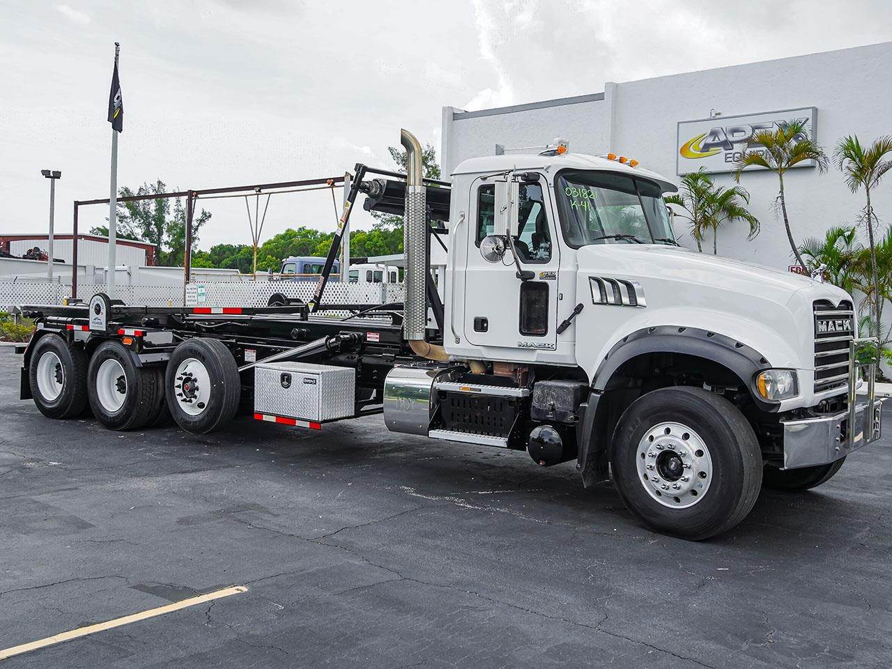 2016 Mack Granite GU713 Roll Off Truck For Sale West Palm Beach, FL