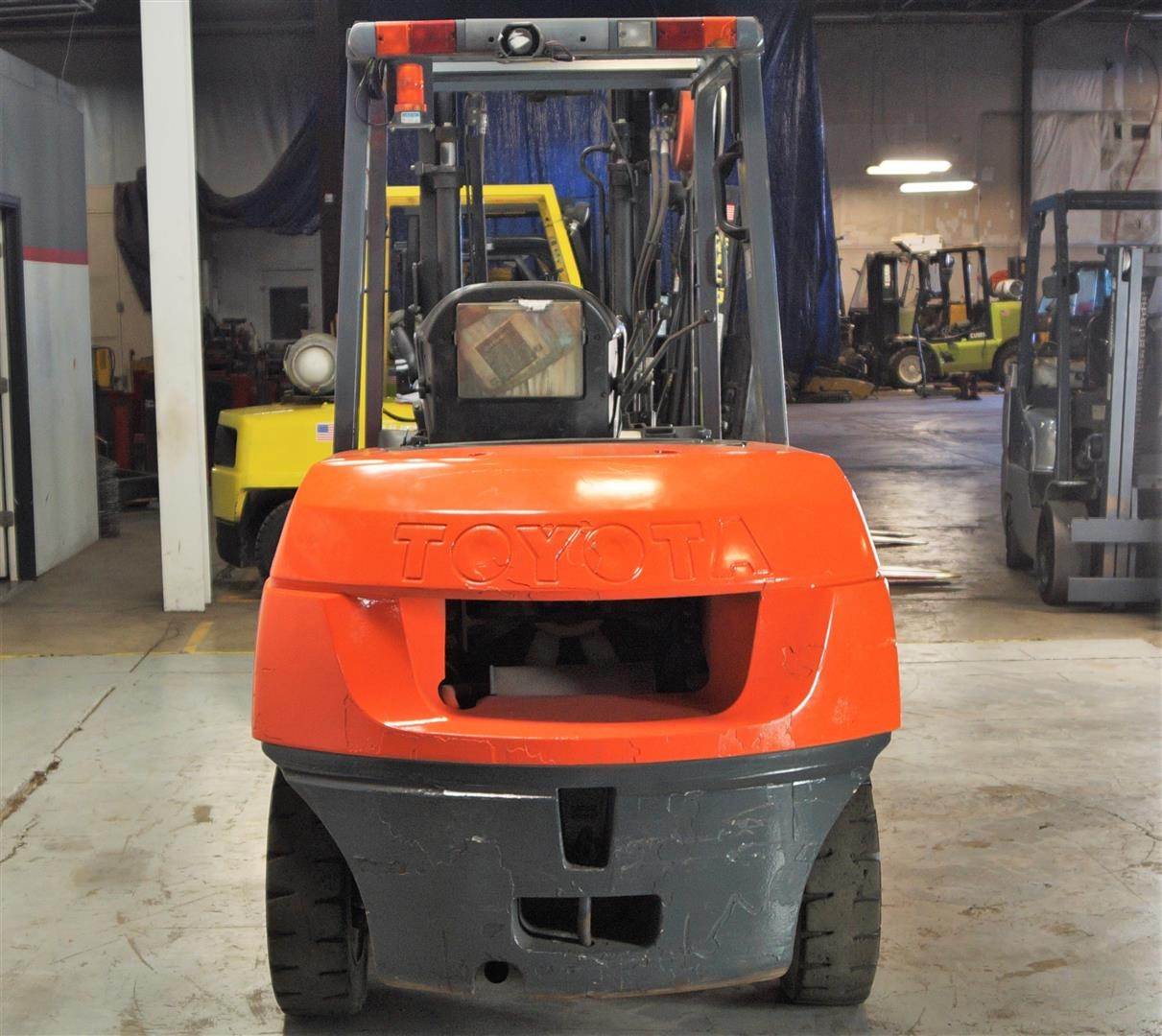 Toyota 7FDU35 Pneumatic Tire Forklift 8000lb Capacity, 16ft Lift Height For Sale, 9,725 Hours