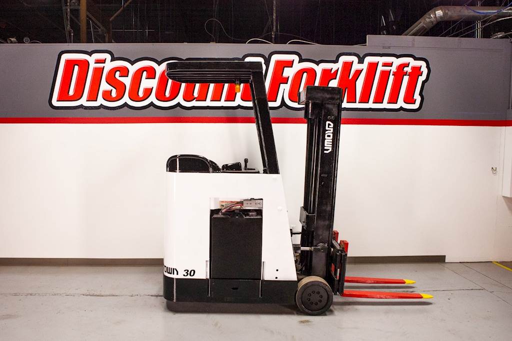 1995 Crown 30RCTT Stand-Up Reach Forklift For Sale, 13,534 Hours