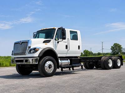 International WorkStar 7600 Tandem Axle Cab & Chassis Truck - Cummins, 410HP, 8Ll Manual