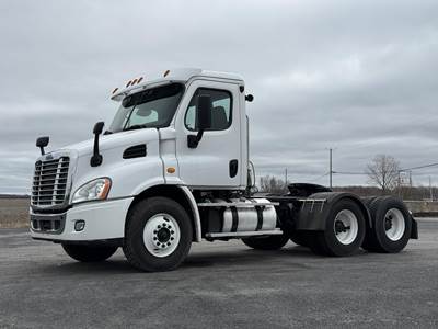 Freightliner Cascadia 113 Day Cab Truck - Detroit 350HP, 13 Speed Ultrashift Automatic