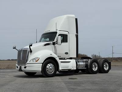 Kenworth T680 Day Cab Truck - Paccar 455HP, 12 Speed Automatic