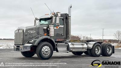 Kenworth T800 Day Cab Truck - Cummins 525HP, 18 Speed Manual