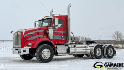 Kenworth T800 Day Cab Truck - Paccar 500HP, 18 Speed Manual