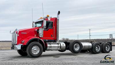 Kenworth T800 Tri Axle Day Cab Truck - Cummins 525HP