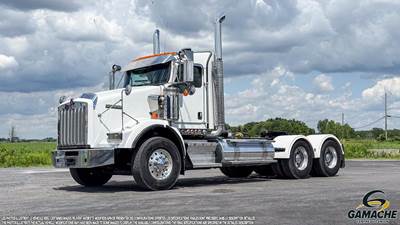 Kenworth T800 Day Cab Truck - Paccar 510HP, 18 Speed Manual