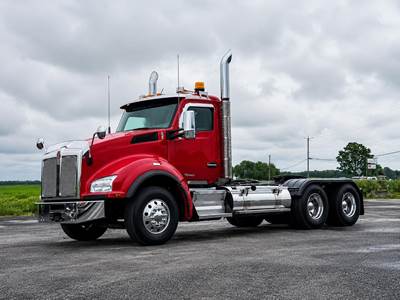 Kenworth T880 Day Cab Truck - Paccar 405HP, 18 Speed Manual