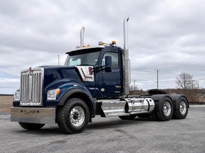 Kenworth W990 Day Cab Truck - Cummins 565HP, 18 Speed Ultrashift Automatic