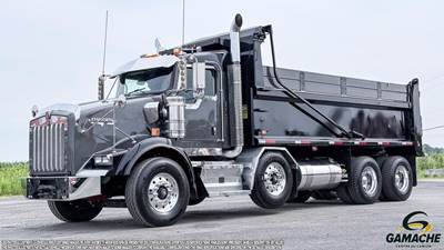 Kenworth T800 Tri Axle Dump Truck - Cummins 450HP, 18 Speed Manual