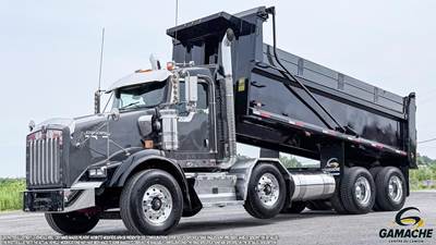 Kenworth T800 Tri Axle Dump Truck - Cummins 450HP, 18 Speed Manual