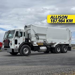 Peterbilt 520 Tandem Axle Garbage Truck - Paccar, 11HP, 6 Speed Allison Tc10 Automatic