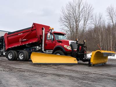International WorkStar 7600 Plow / Spreader Truck - Cummins, 410HP, 18 Speed Manual