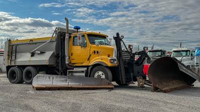 Sterling LT9500 Tandem Axle Plow / Spreader Truck - Caterpillar, 330HP
