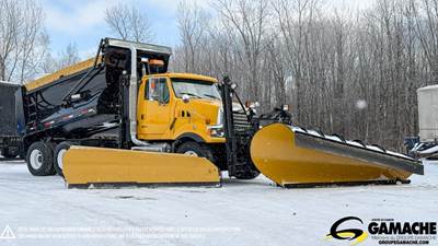 Sterling LT9500 Tandem Axle Plow / Spreader Truck - Caterpillar, 330HP