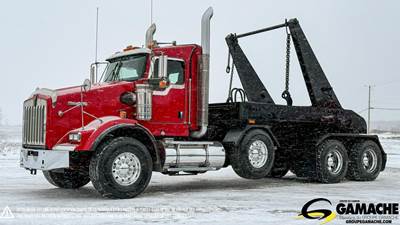 Kenworth T800 Roll Off Truck - Cummins, 550HP, 18 Speed Manual
