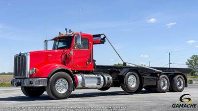 Peterbilt 367 Roll Off Truck - Paccar, 455HP, 18 Speed Manual
