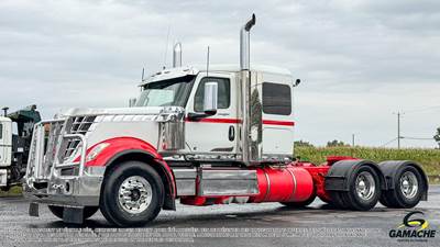International LoneStar Sleeper Semi Truck - Flat Top Sleeper, Cummins 565HP, 18 Speed Manual