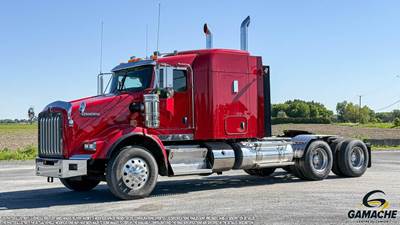 Kenworth T800 Sleeper Semi Truck - 58" Mid Roof Sleeper, Cummins 565HP, 18 Speed Manual