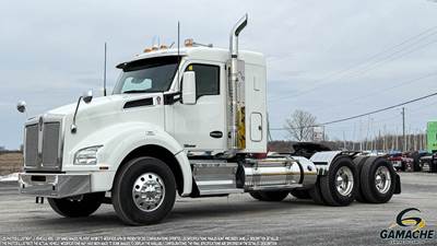 Kenworth T880 Sleeper Semi Truck - Cummins 500HP, 18 Speed Manual