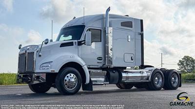 Kenworth T880 Sleeper Semi Truck - Raised Roof Sleeper, Paccar 405HP, 18 Speed Manual