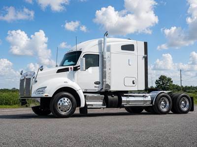 Kenworth T880 Sleeper Semi Truck - Raised Roof Sleeper, Paccar 405HP, 18 Speed Manual