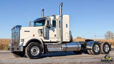 Kenworth W900 Sleeper Semi Truck - Flat Top Sleeper, Cummins 550HP, 18 Speed Manual