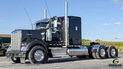 Kenworth W900B Sleeper Semi Truck - Cummins 605HP, 18 Speed Manual