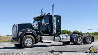 Kenworth W990 Sleeper Semi Truck - 28" Mid Roof Sleeper, Cummins 565HP, 16 Speed Ultrashift Amt