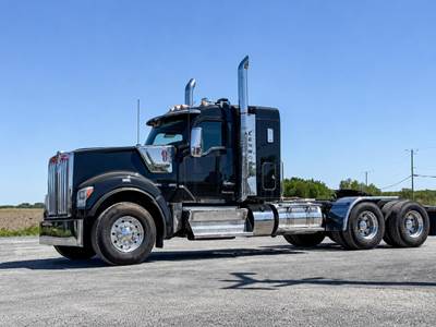 Kenworth W990 Sleeper Semi Truck - 28" Mid Roof Sleeper, Cummins 565HP, 16 Speed Ultrashift Amt