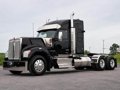 Kenworth W990 Sleeper Semi Truck - Paccar 476HP, 18 Speed Manual