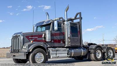 Western Star 4900FA Sleeper Semi Truck - Detroit 600HP