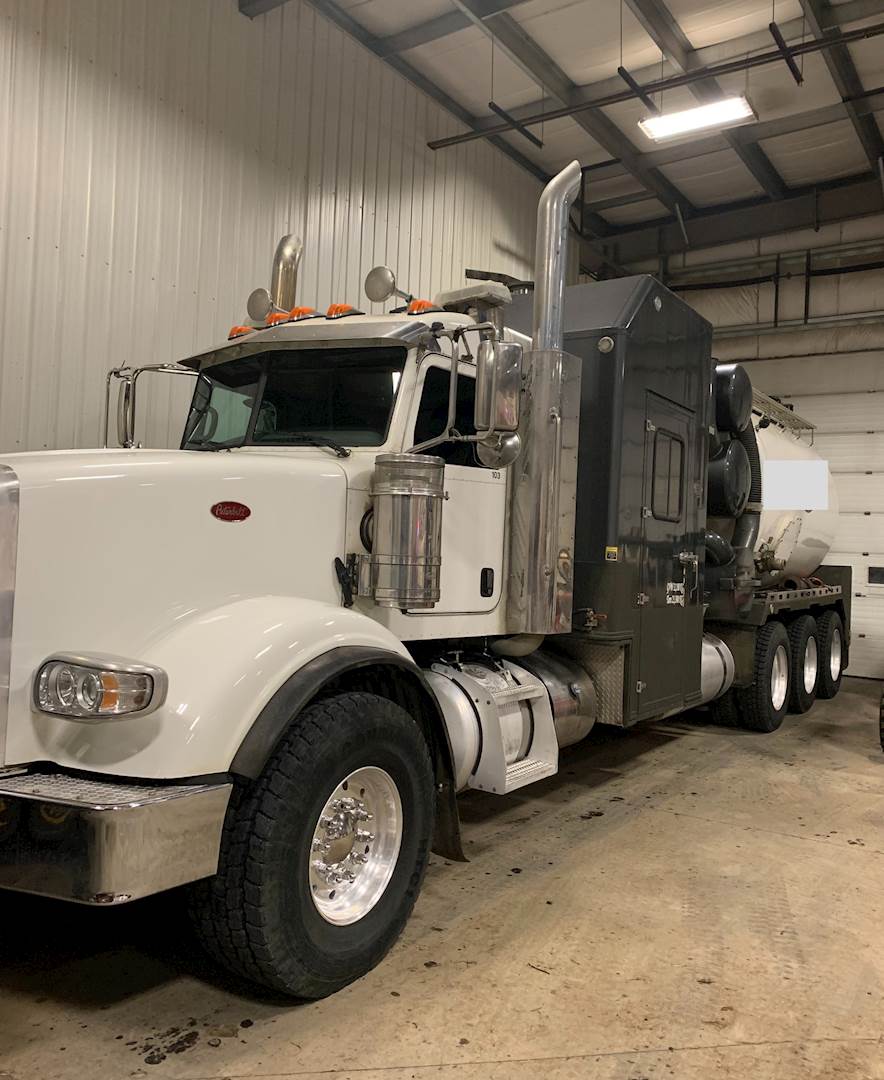 2016 Peterbilt 367 Hydrovac Truck For Sale, 121,986 Kilometers Sunnyside, MB, Canada