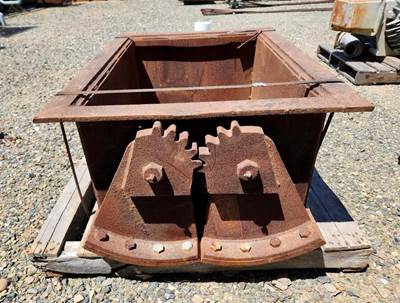 Clam Style Duplex Bin Gate - 24” x 34” Rectangular Steel fabricated