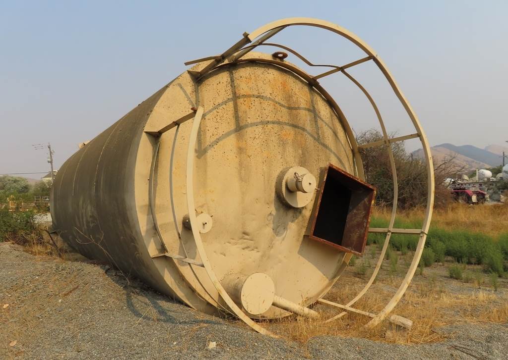 Cement Silo 11' diameter x 33' tall, approximately 3,200 Cf capacity