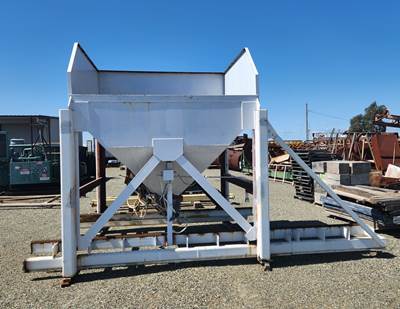 Aggregate Hopper with new 36” x 12” clam gate discharge