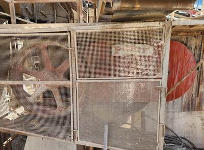 1966 Pioneer 40" x 30" Twin Roll Crusher