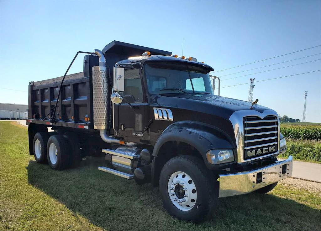 2009 Mack Granite GU713 Dump Truck MP7 370HP, 10 Spd Manual, 14 YD