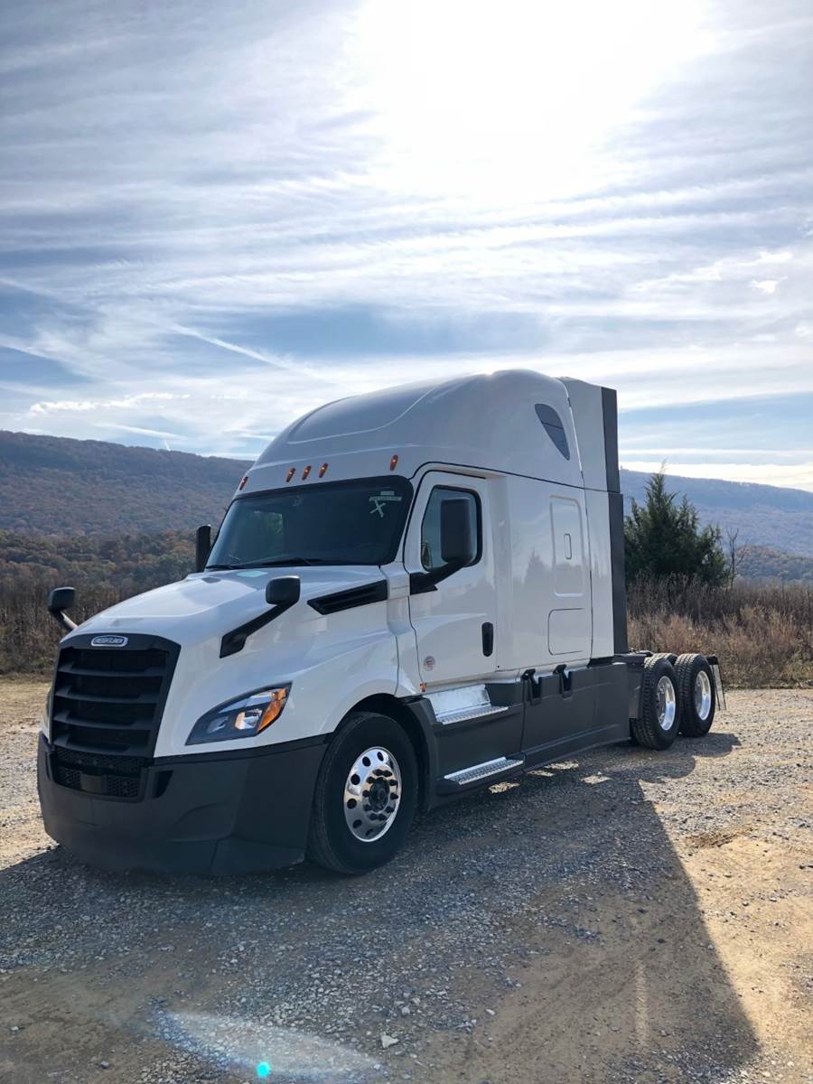 2018 Freightliner PT126064ST Sleeper Semi Truck 72" Raised Roof