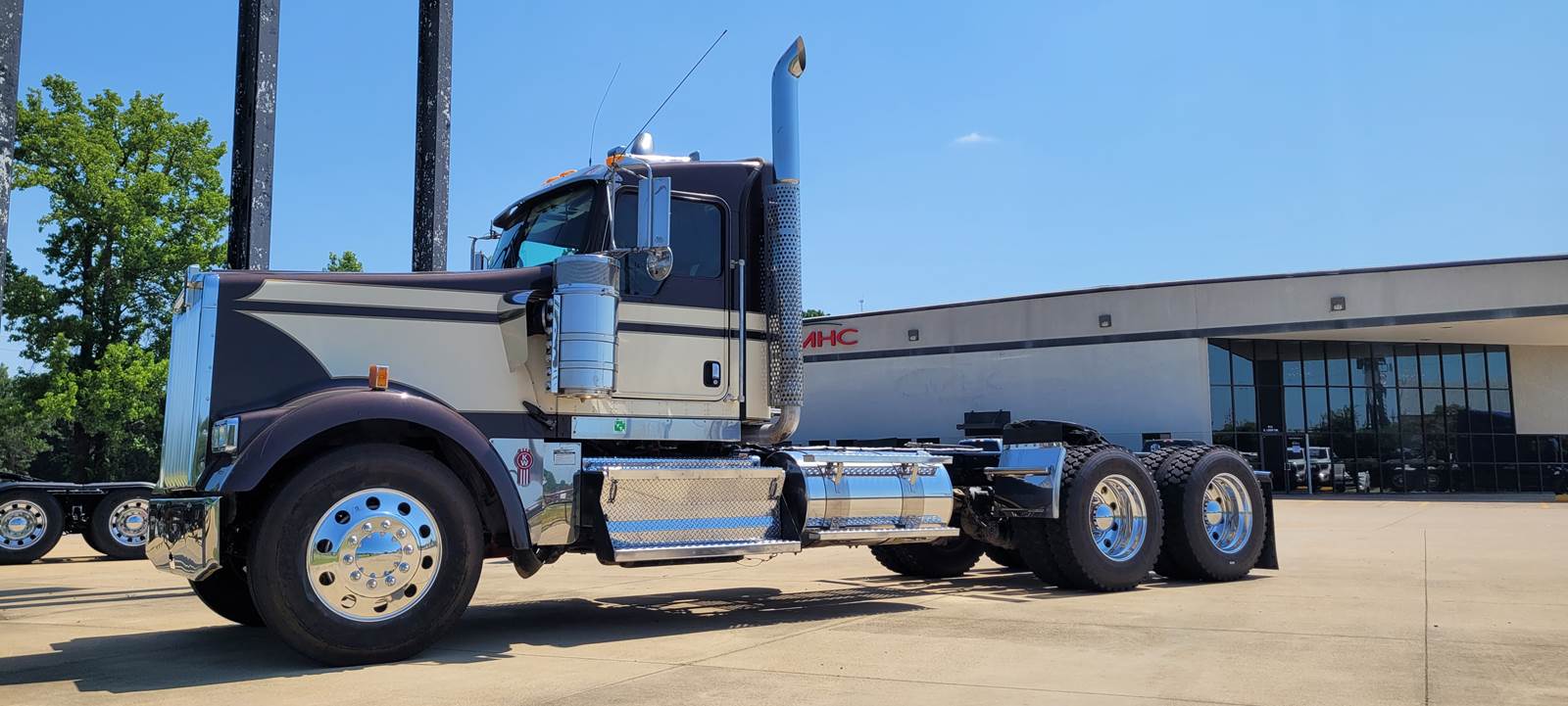 2020 Kenworth W900L Sleeper Semi Truck Cummins 500HP, 18 Speed Manual