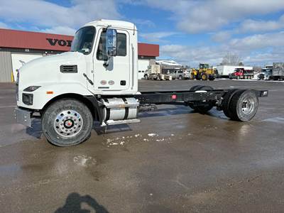 Mack MD6 Cab & Chassis Truck - Cummins, 300HP