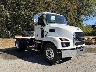 Mack MD7 Cab & Chassis Truck - 300HP, Automatic