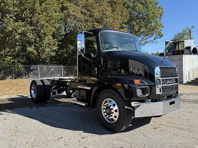 Mack MD7 Cab & Chassis Truck - 300HP, Automatic